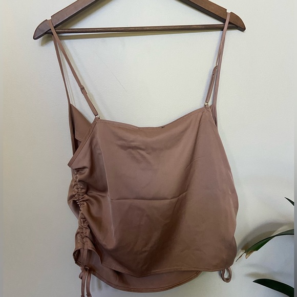 🔸 Forever 21 🔸 silky crop top - Picture 2 of 6